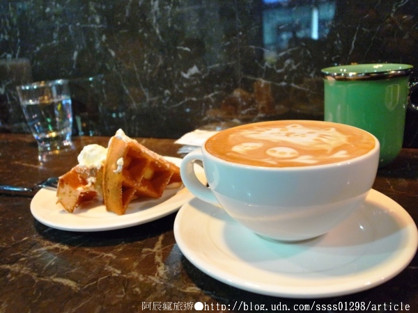 APEULS COFFEE 雅裴詩咖啡：【美食特搜。高雄新興區】雅裴詩咖啡。藏身地底的咖啡館 濃郁咖啡香味徜徉捷運站內