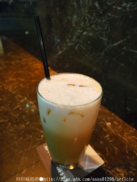 APEULS COFFEE 雅裴詩咖啡：【美食特搜。高雄新興區】雅裴詩咖啡。藏身地底的咖啡館 濃郁咖啡香味徜徉捷運站內