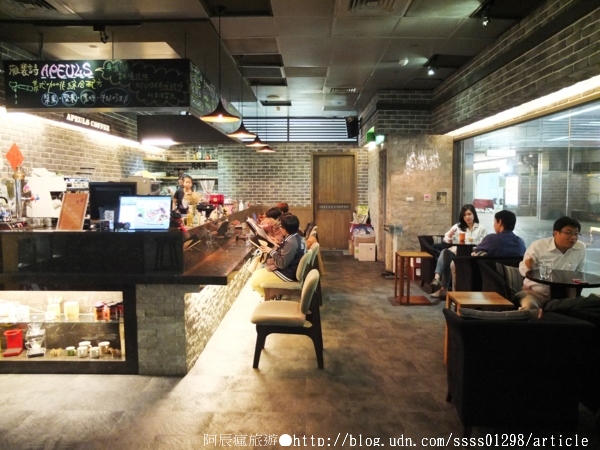 APEULS COFFEE 雅裴詩咖啡：【美食特搜。高雄新興區】雅裴詩咖啡。藏身地底的咖啡館 濃郁咖啡香味徜徉捷運站內