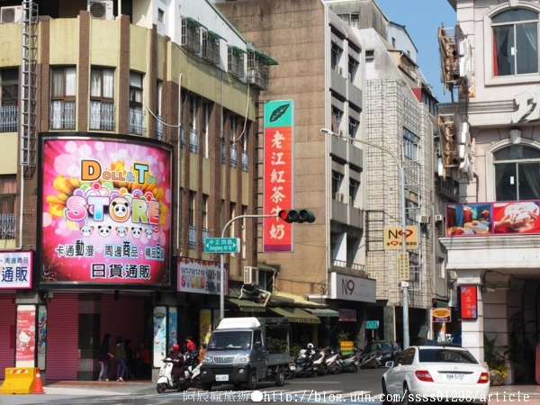 老江紅茶牛奶：【美食特搜。高雄新興區】老江紅茶牛奶。高雄六十年老店 口齒難忘的咖啡茶香