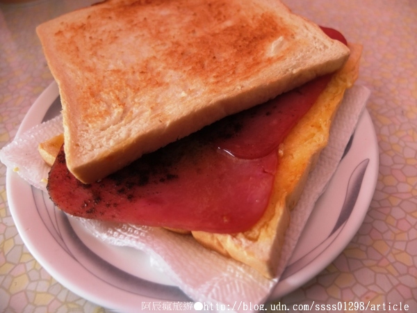 老江紅茶牛奶：【美食特搜。高雄新興區】老江紅茶牛奶。高雄六十年老店 口齒難忘的咖啡茶香