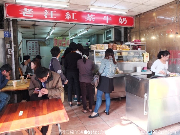 老江紅茶牛奶：【美食特搜。高雄新興區】老江紅茶牛奶。高雄六十年老店 口齒難忘的咖啡茶香