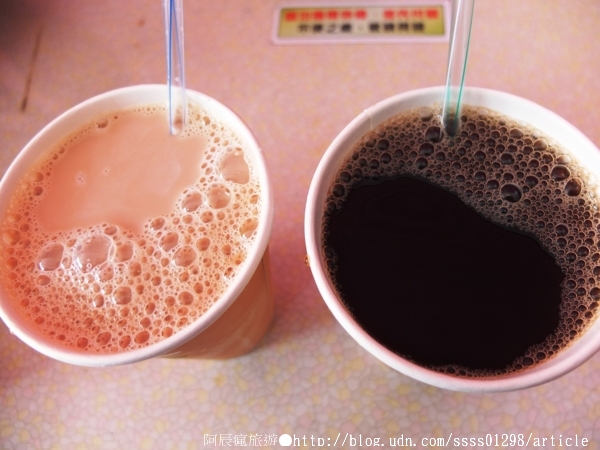 老江紅茶牛奶：【美食特搜。高雄新興區】老江紅茶牛奶。高雄六十年老店 口齒難忘的咖啡茶香