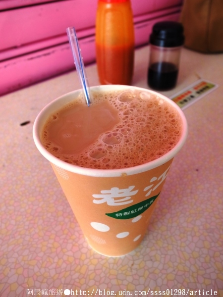 老江紅茶牛奶：【美食特搜。高雄新興區】老江紅茶牛奶。高雄六十年老店 口齒難忘的咖啡茶香