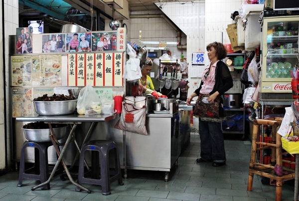 老李排骨酥湯:【高雄】想狂吃一斤排骨酥.老李排骨酥湯.桑尼瘦不了