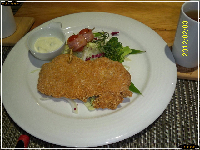 午膳主菜C-酥炸豬里肌佐塔塔醬