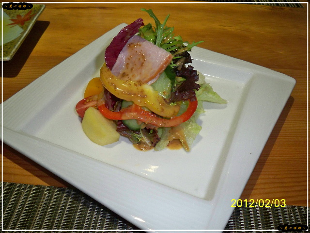 午膳前菜-嫩燻里肌彩蔬沙拉