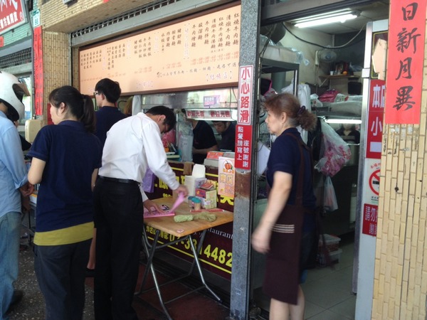 大牛牛肉麵:<小吃>大牛牛肉麵-紅燒湯頭大碗滿意~撐破肚皮也要吃
