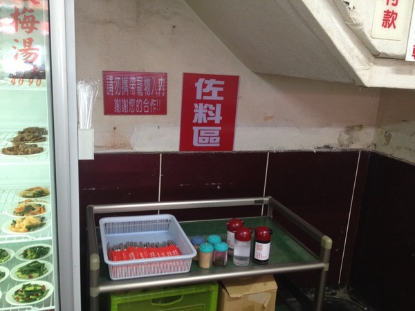 大牛牛肉麵:<小吃>大牛牛肉麵-紅燒湯頭大碗滿意~撐破肚皮也要吃