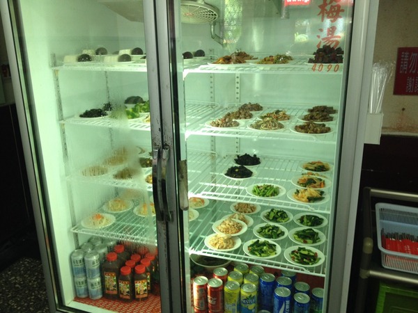 大牛牛肉麵:<小吃>大牛牛肉麵-紅燒湯頭大碗滿意~撐破肚皮也要吃