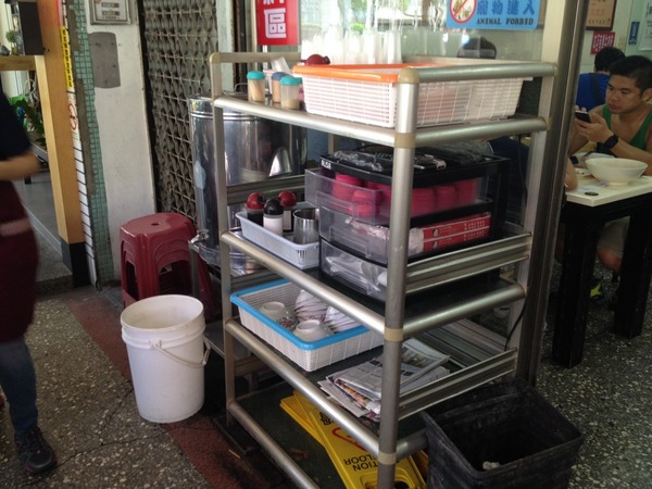 大牛牛肉麵:<小吃>大牛牛肉麵-紅燒湯頭大碗滿意~撐破肚皮也要吃