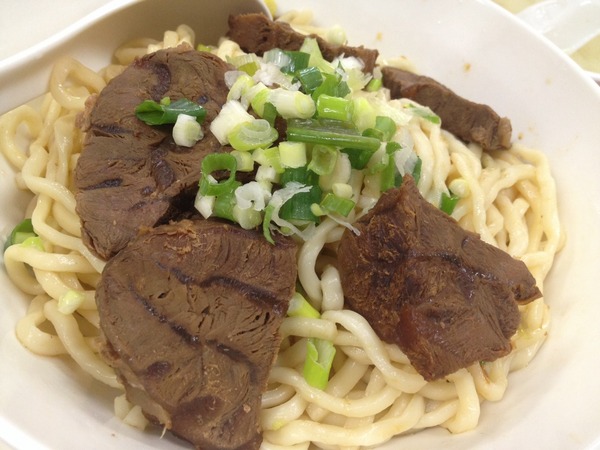 大牛牛肉麵:<小吃>大牛牛肉麵-紅燒湯頭大碗滿意~撐破肚皮也要吃