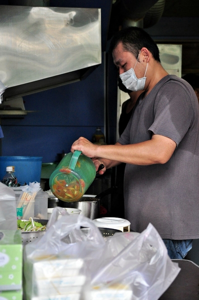 喬品賣炒飯:【高雄】新光路炒飯大排檔.喬品賣炒飯.桑尼瘦不了