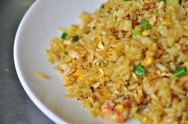 喬品賣炒飯:【高雄】新光路炒飯大排檔.喬品賣炒飯.桑尼瘦不了