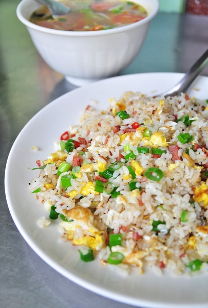 喬品賣炒飯:【高雄】新光路炒飯大排檔.喬品賣炒飯.桑尼瘦不了