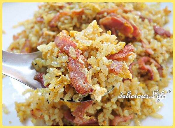 咖哩培根蛋炒飯2