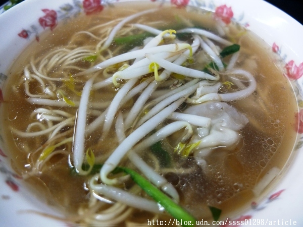 樂卡咪長腳麵專賣店:【美食特搜。高雄鹽埕區】樂卡咪長腳麵專賣店。長居高雄60年 古早味乾麵超推薦 調味簡單人人愛