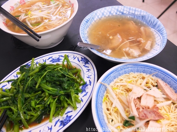 樂卡咪長腳麵專賣店:【美食特搜。高雄鹽埕區】樂卡咪長腳麵專賣店。長居高雄60年 古早味乾麵超推薦 調味簡單人人愛