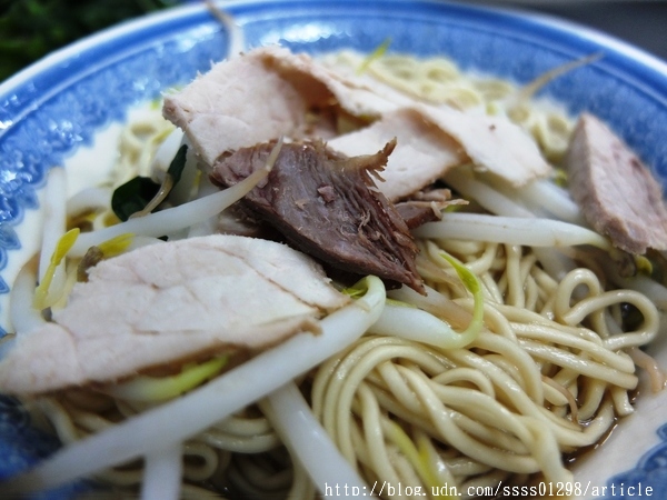 樂卡咪長腳麵專賣店:【美食特搜。高雄鹽埕區】樂卡咪長腳麵專賣店。長居高雄60年 古早味乾麵超推薦 調味簡單人人愛