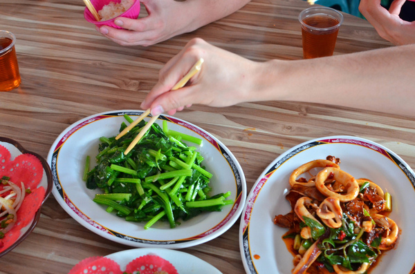 旗津萬三小吃部：『高雄||旗津』南台灣熱情海產-萬三小吃部