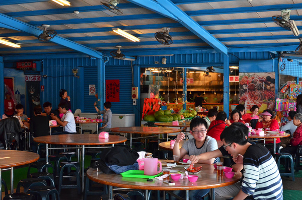 旗津萬三小吃部：『高雄||旗津』南台灣熱情海產-萬三小吃部