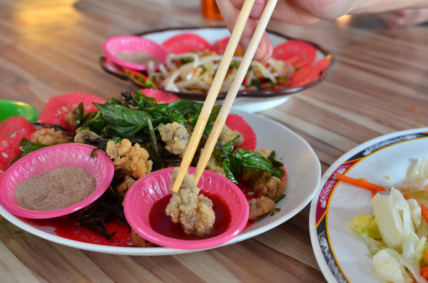 旗津萬三小吃部：『高雄||旗津』南台灣熱情海產-萬三小吃部