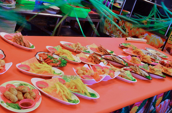 旗津萬三小吃部：『高雄||旗津』南台灣熱情海產-萬三小吃部