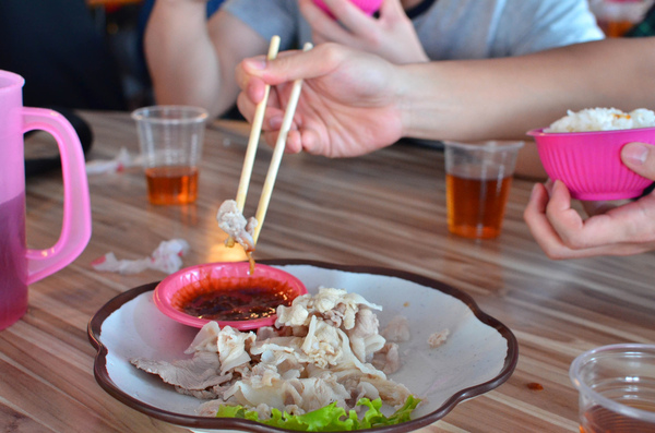 旗津萬三小吃部：『高雄||旗津』南台灣熱情海產-萬三小吃部