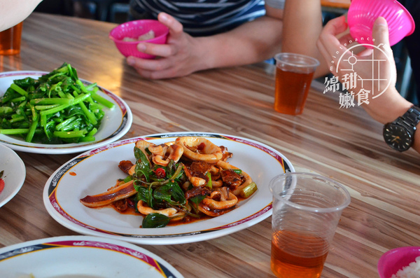 旗津萬三小吃部：『高雄||旗津』南台灣熱情海產-萬三小吃部