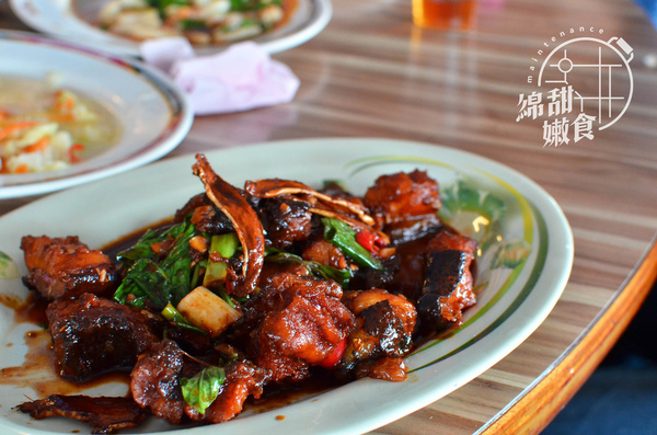 旗津萬三小吃部：『高雄||旗津』南台灣熱情海產-萬三小吃部