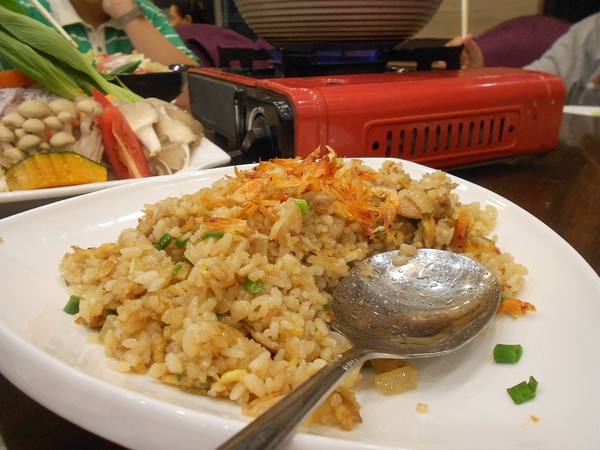 河邊海鮮餐廳(市中店)：河邊海鮮餐廳-前金區市中一路276號