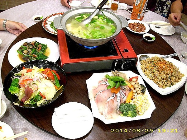 河邊海鮮餐廳(市中店)：河邊海鮮餐廳-前金區市中一路276號