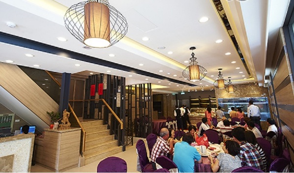 河邊海鮮餐廳(市中店)：河邊海鮮餐廳-前金區市中一路276號