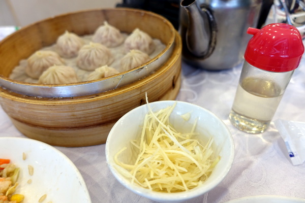 北平上園樓(山西餐廳)：(胖樺食記)老字號台菜「北平上園樓」，中正區近捷運善導寺站美食推薦