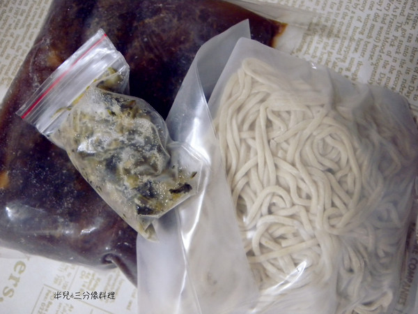 兄弟麵館（網路門市）：[宅配‧方便料理] 兄弟麵館 份量超大 極品牛肉麵 雞蓉蛋醬麵 魚卵乾麵 中晚餐大大滿足!