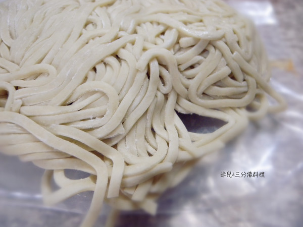 兄弟麵館（網路門市）：[宅配‧方便料理] 兄弟麵館 份量超大 極品牛肉麵 雞蓉蛋醬麵 魚卵乾麵 中晚餐大大滿足!