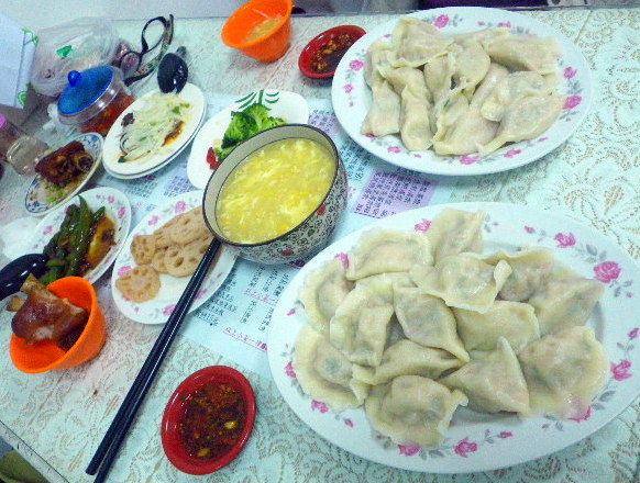 安安小館：小菜多˙水餃多˙[安安小館]人客多