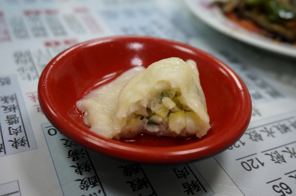 安安小館:安安小館 : 龍鱈水餃手擀皮Q . 現煮玉米濃湯好喝~