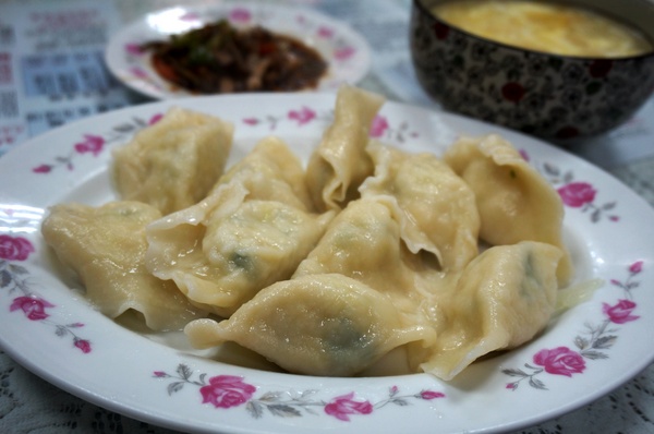 安安小館:安安小館 : 龍鱈水餃手擀皮Q . 現煮玉米濃湯好喝~