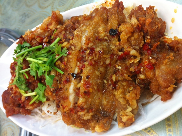 母女の店泰式簡餐(母女的店)：隱密在巷中的美味泰式~~