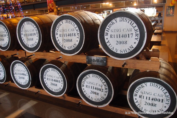金車威士忌酒廠:【宜蘭員山】金車威士忌酒廠-真的看的到一桶一桶的威士忌,還可以試喝酒唷!