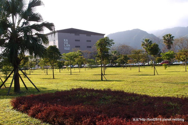 金車威士忌酒廠:【宜蘭員山】金車威士忌酒廠-真的看的到一桶一桶的威士忌,還可以試喝酒唷!