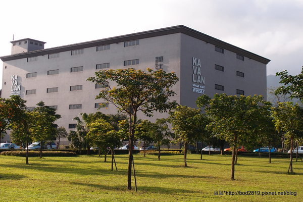 金車威士忌酒廠:【宜蘭員山】金車威士忌酒廠-真的看的到一桶一桶的威士忌,還可以試喝酒唷!