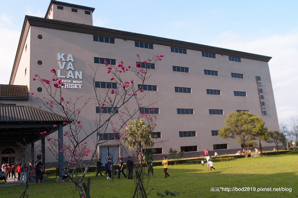 金車威士忌酒廠:【宜蘭員山】金車威士忌酒廠-真的看的到一桶一桶的威士忌,還可以試喝酒唷!