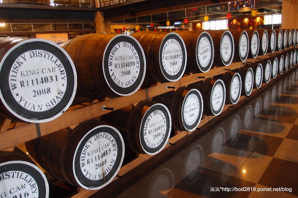 金車威士忌酒廠:【宜蘭員山】金車威士忌酒廠-真的看的到一桶一桶的威士忌,還可以試喝酒唷!