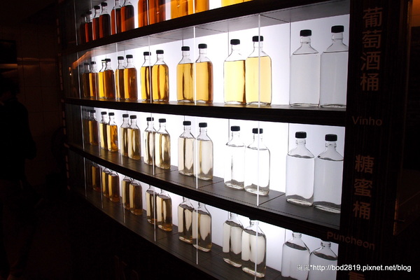 金車威士忌酒廠:【宜蘭員山】金車威士忌酒廠-真的看的到一桶一桶的威士忌,還可以試喝酒唷!