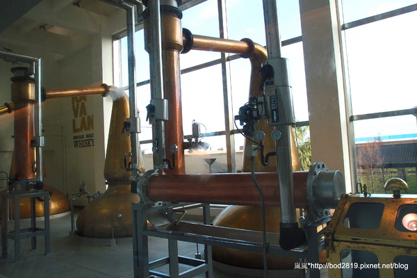 金車威士忌酒廠:【宜蘭員山】金車威士忌酒廠-真的看的到一桶一桶的威士忌,還可以試喝酒唷!