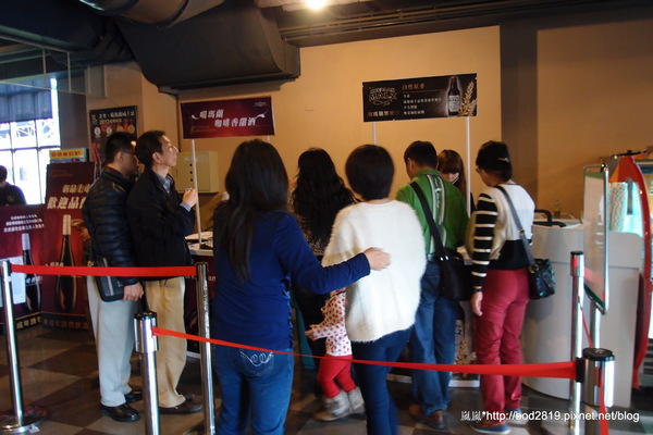 金車威士忌酒廠:【宜蘭員山】金車威士忌酒廠-真的看的到一桶一桶的威士忌,還可以試喝酒唷!