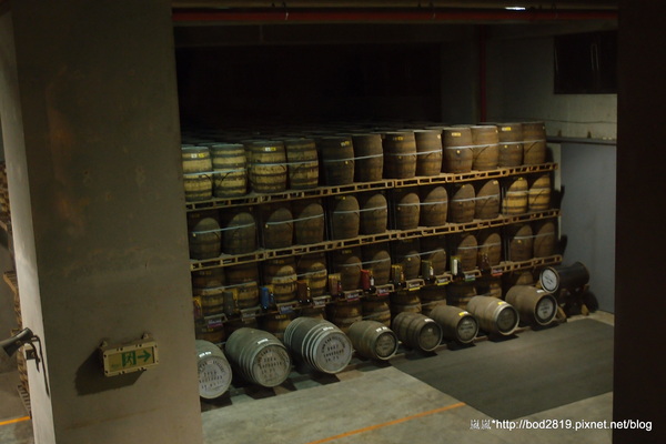 金車威士忌酒廠:【宜蘭員山】金車威士忌酒廠-真的看的到一桶一桶的威士忌,還可以試喝酒唷!