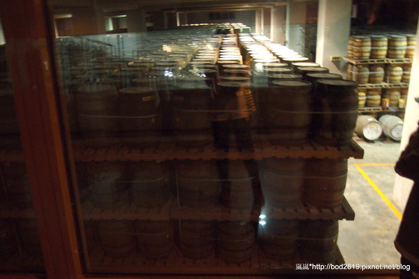 金車威士忌酒廠:【宜蘭員山】金車威士忌酒廠-真的看的到一桶一桶的威士忌,還可以試喝酒唷!